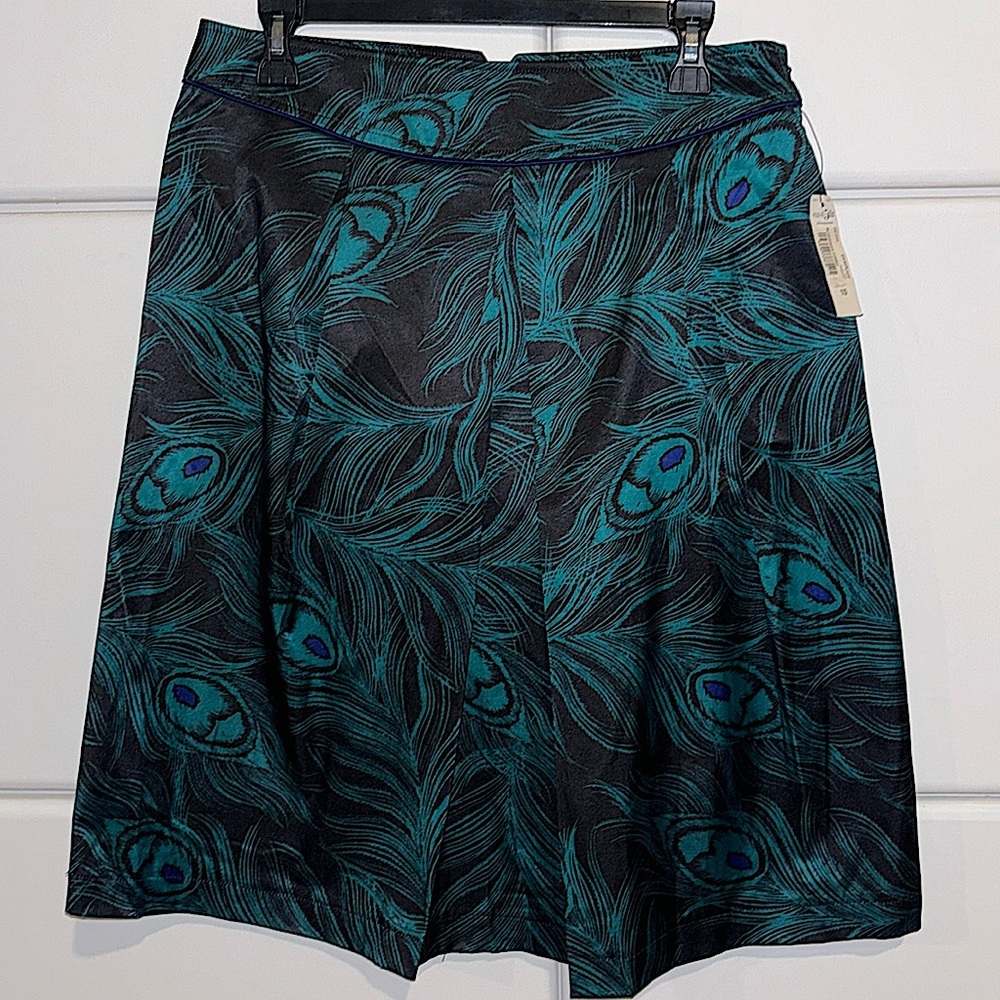 NWT - East 5th Blue/Green Peacock Print Front Pleat Knee Length Skirt Size 10